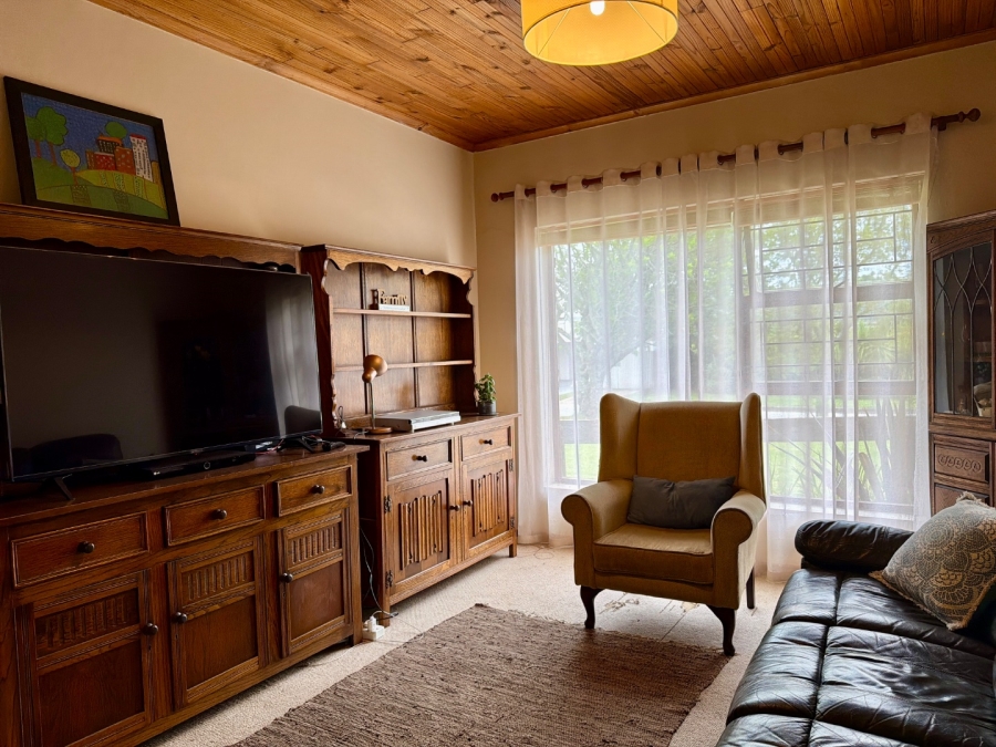 4 Bedroom Property for Sale in Loerie Park Western Cape